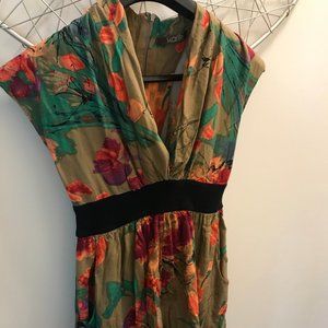 Super cute floral shorts jumper romper sz Medium